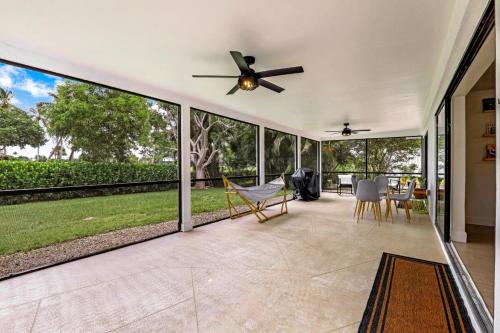 Gallery image of Cheerful home ready for your island getaway ON Mackle Park! 3 BED- 5 STARS! in Marco Island