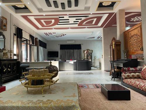 Ein Sitzbereich in der Unterkunft Exclusive Villa Privée 5 Chambres Route de L Ourika