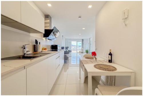 Oceano Residence La Caleta with Sea View & Terrace, 2B