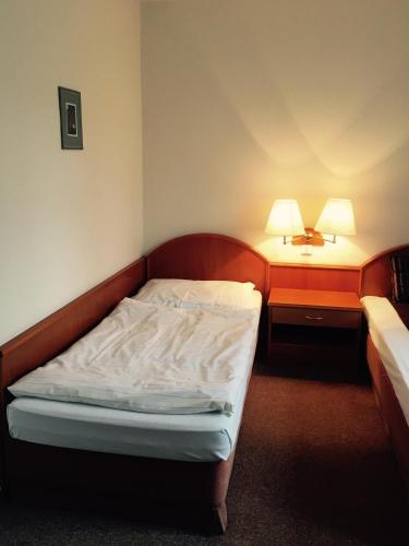 Un ou plusieurs lits dans un hébergement de l'établissement Hotel Atrium
