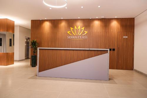 a lobby with a star glass sign on a wooden wall at Aconchego Serra Class 205 Piscina, espaço kids, academia, sauna in Canela