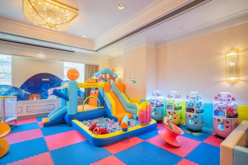 a childrens play room with a slide and playset at Shangri-La Changchun in Changchun