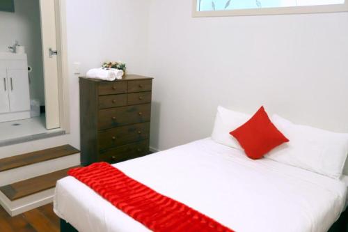 Кровать или кровати в номере Aura Hotel