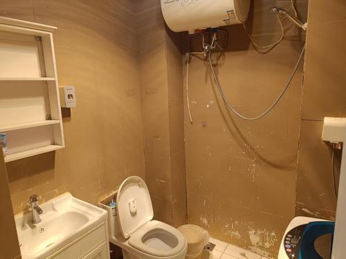 A bathroom at Beijing Oriental Tulip Building