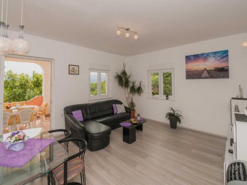 Apartment Lavanda - Four Bedroom Apartment with Hot tub and Terrace