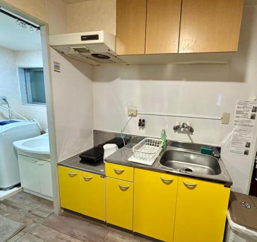 Two bed rooms with three large beds close to Shinsaibashi,
