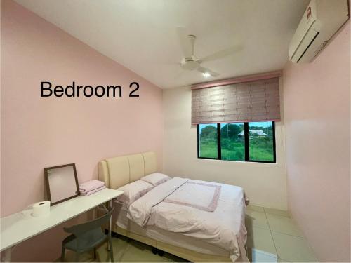 Un pat sau paturi într-o cameră la F4 ROOM 4 PRIVATE BATHROOM 4B12B 5 min City Center