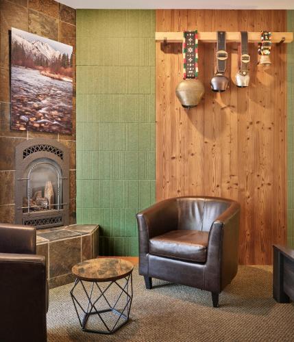 a living room with a chair and a fireplace at Landhaus Erika in Leavenworth