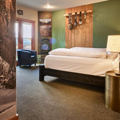 a bedroom with a bed and a chair in a room at Landhaus Erika in Leavenworth
