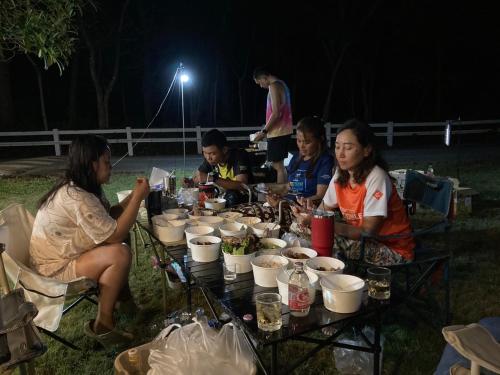 Tetamu yang menginap di Ake camping pakchong
