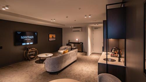 TV a/nebo společenská místnost v ubytování The Mayfair