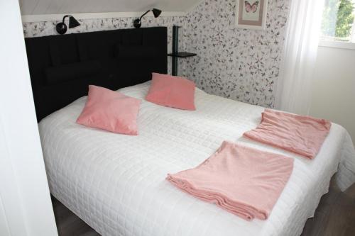 Nolgårdens Turistboende tesisinde bir odada yatak veya yataklar
