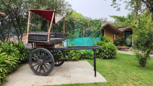 Κήπος έξω από το Pandu Pokhar Eco Adventure Resort