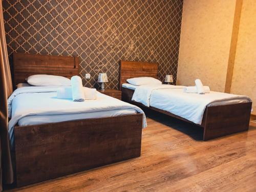 Ein Bett oder Betten in einem Zimmer der Unterkunft Tulpan Park Hotel
