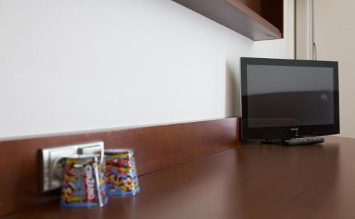 Télévision ou salle de divertissement dans l'établissement Hotel Atrium
