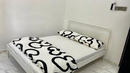 Кровать или кровати в номере NEW ! ! Johari Homestay Perlis