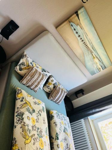 a group of pillows sitting in a room at Nordsee in Wilhelmshaven