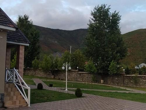 Ein allgemeiner Bergblick oder ein Berglick von des Hotels aus