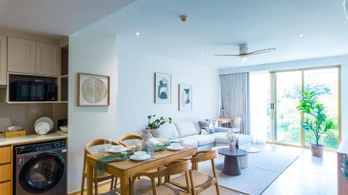 Η κουζίνα ή μικρή κουζίνα στο Bangtao Beachside Residences by Wise Venture