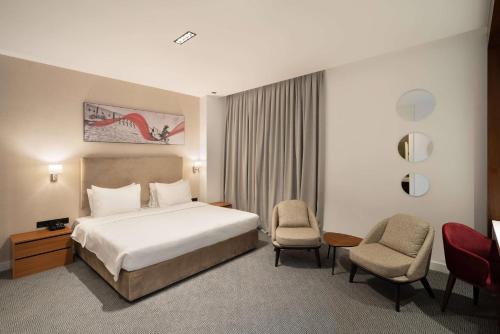 Postel nebo postele na pokoji v ubytování Ramada Hotel & Suites by Wyndham Erbil 32 Park