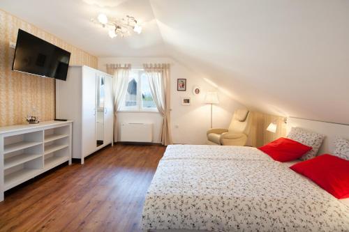 Ένα ή περισσότερα κρεβάτια σε δωμάτιο στο Hotel SAMARIN Črnomelj
