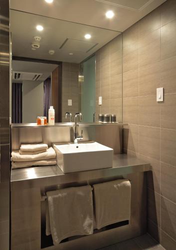 a bathroom with a sink and a mirror at Akasaka Granbell Hotel in Tokyo