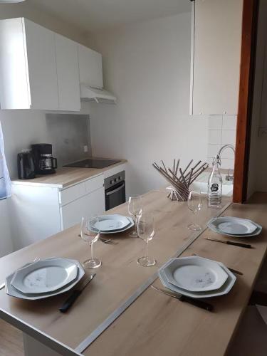 Photo de la galerie de l'établissement Élégance & Confort - Appart près Caves au Cœur de Reims, à Reims