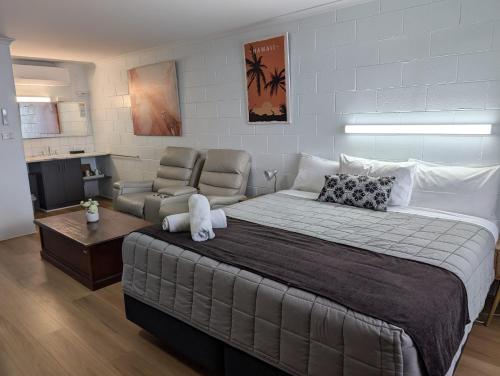 a bedroom with a large bed and a couch at Morwell Parkside Motel in Morwell