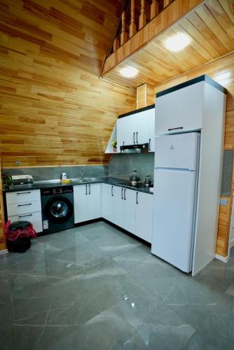 Dapur atau dapur kecil di 3Gozel Aframe Villa Gabala