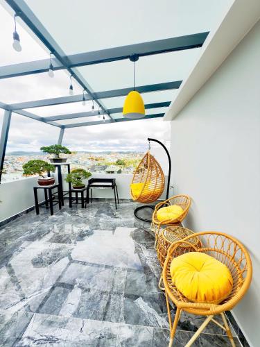 Ruang duduk di Enjoy Apartment & Hotel