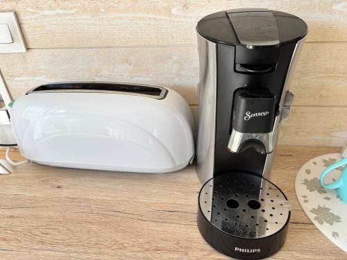 a coffee maker and a toaster on a counter at T2 Cosy avec jardin Barcares Village in Le Barcarès