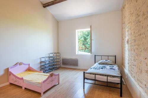a bedroom with two beds and a window at Magnifique Maison 5 Personnes in Saint-Martin-des-Fontaines