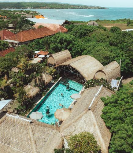 an aerial view of a resort with a swimming pool at Laguna Biru in Nusa Lembongan