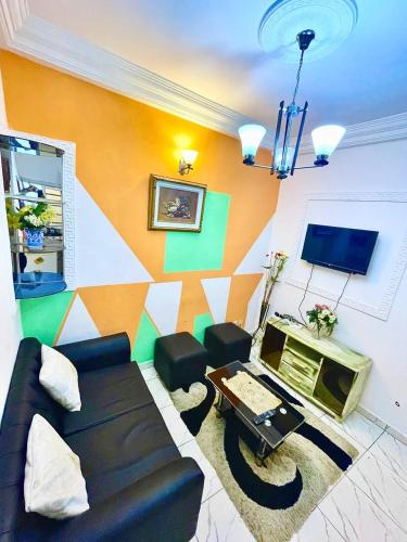 Studio A2 Fustel City Bonamoussadi Santa Lucia,Wifi, chaînes TV, gardien