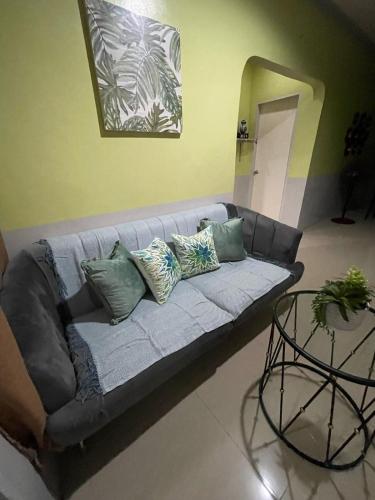 Ruang duduk di Two Bedroom Boyet House Tacloban City