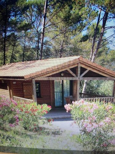 Cottage 4 à 6 p SollieToucas , climatisé, piscine, vue, terrasse, à 0,400m du centre