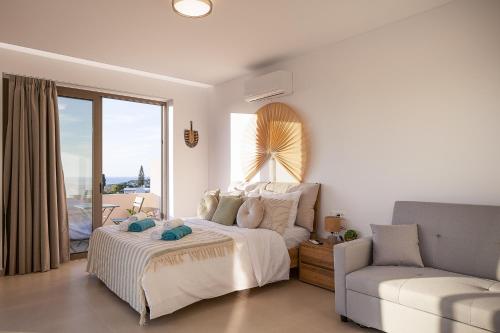 Lynx Villa - Sculpted in Light & Nature by etouri