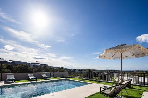 Lynx Villa - Sculpted in Light & Nature by etouri