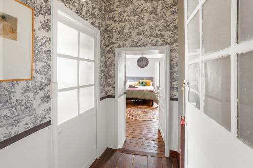 a hallway with a door leading to a bedroom at La Petite Fouques - Confortable et paisible in Cugand