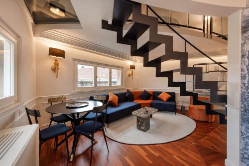 Stunning Cupola Apt-Steps from San Babila & Duomo