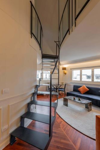 Stunning Cupola Apt-Steps from San Babila & Duomo