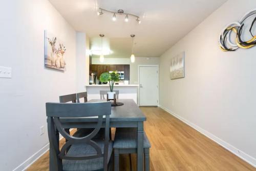 a dining room and kitchen with a table and chairs at Downtown Los Angeles Gem 2 in Los Angeles