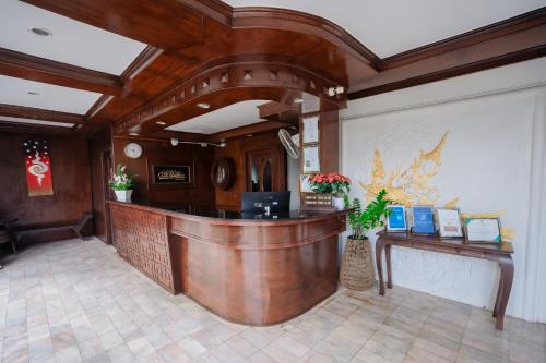 Lobi atau kawasan kaunter penerimaan di Club Bamboo Boutique Patong Beach Resort