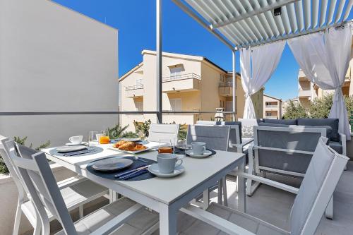 Bamboo House App 3 by Makarska Exklusiv