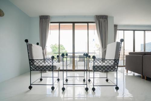 Ruang duduk di Club Bamboo Boutique Patong Beach Resort