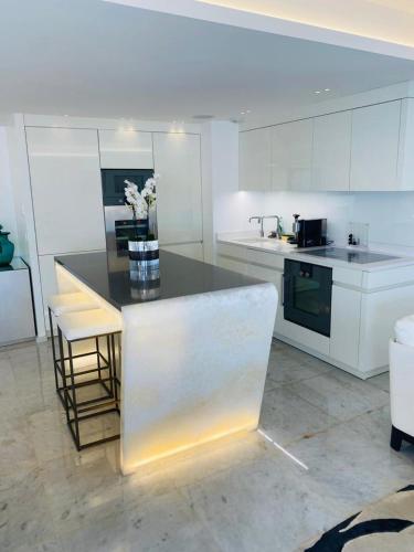 GRAY D ALBION Residence