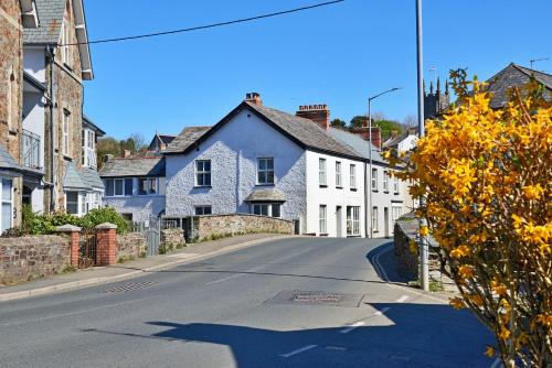 a street in a town with blue and white houses at Finest Retreats - Riverview in Stratton