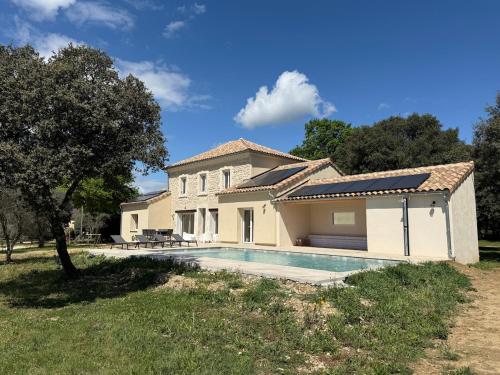 Grand Mas provençale rénové avec piscine