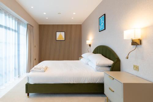 a bedroom with a large bed and a desk at Stay Kula London Bridge in London