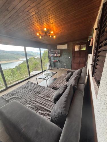 Posezení v ubytování Lake View Cottage - Zavojsko jezero